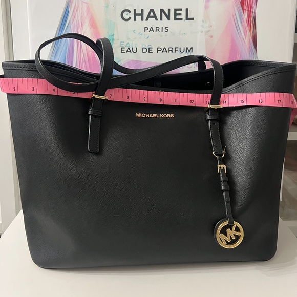 Michael Kors tote - Picture 2 of 15